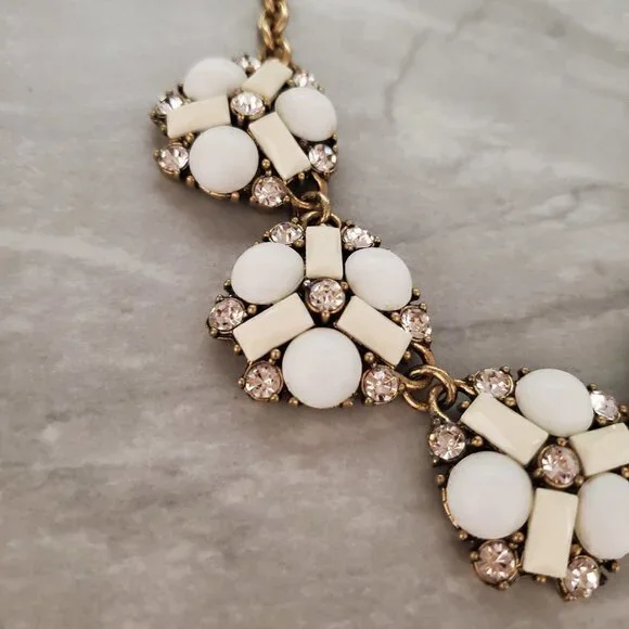💖 J.Crew White Rhinestones Crystals Cluster Statement Necklace 💖 - Picture 6 of 16